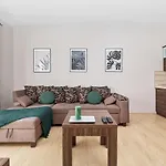 Krawiecka By Renters דירה *