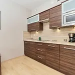 Krawiecka By Renters דירה *