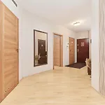 Krawiecka By Renters דירה *