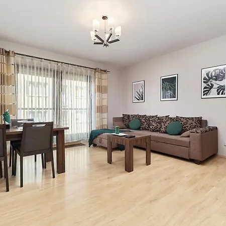 Krawiecka By Renters Apartment